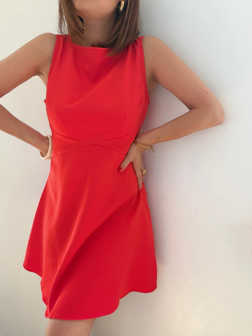Robe rouge nouée