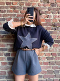 Pull noir motif étoile avec des clous gris