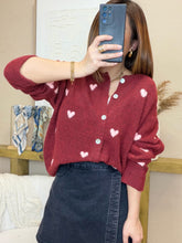 Charger l'image dans la galerie, Gilet rouge cœurs roses
