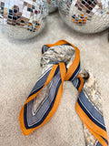 Foulard bleu et orange
