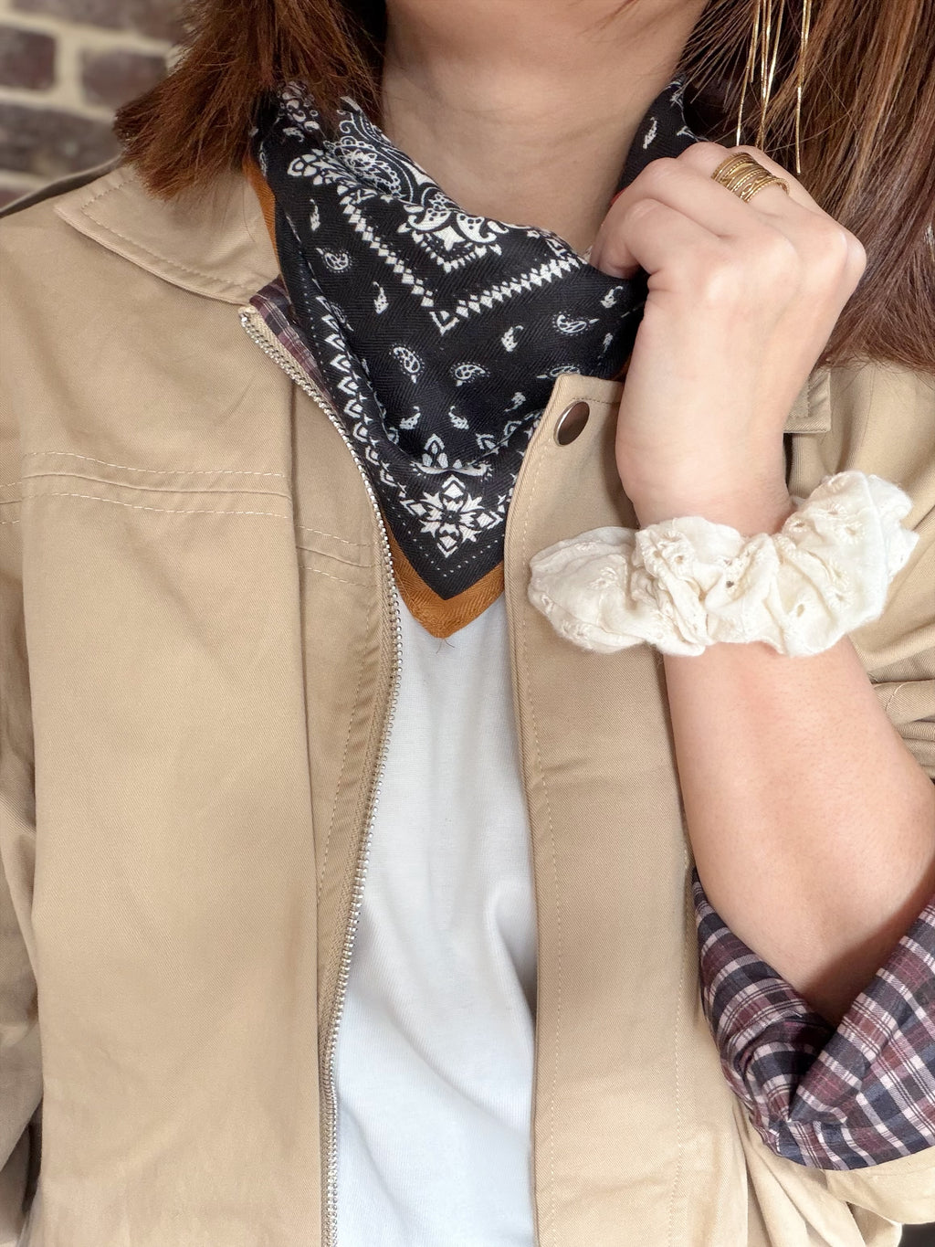 Foulard noir et écru