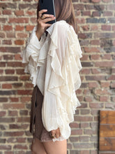 Charger l&#39;image dans la galerie, Blouse écrue transparente à volants
