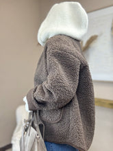 Charger l&#39;image dans la galerie, Manteau moumoute choco ( sans cagoule)
