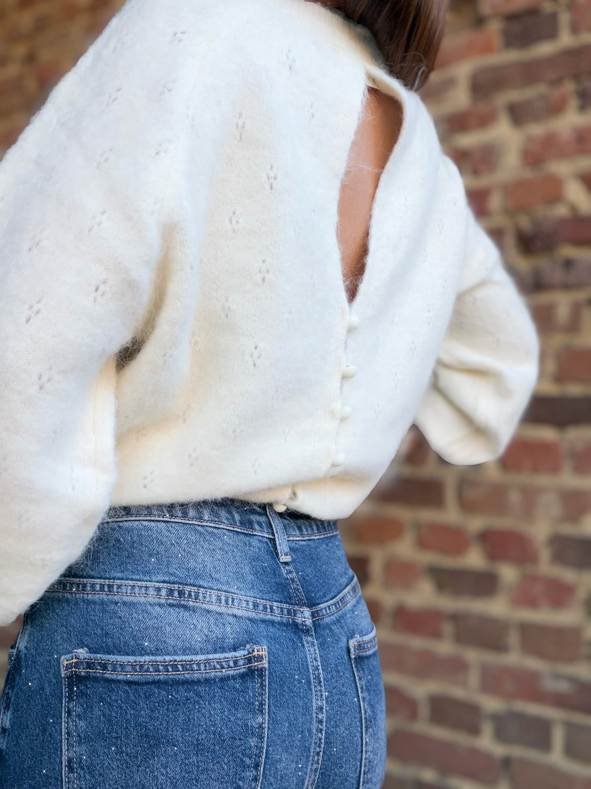 Pull écru avec dos ouvert