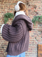 Charger l'image dans la galerie, Gilet oversize choco à grosses mailles
