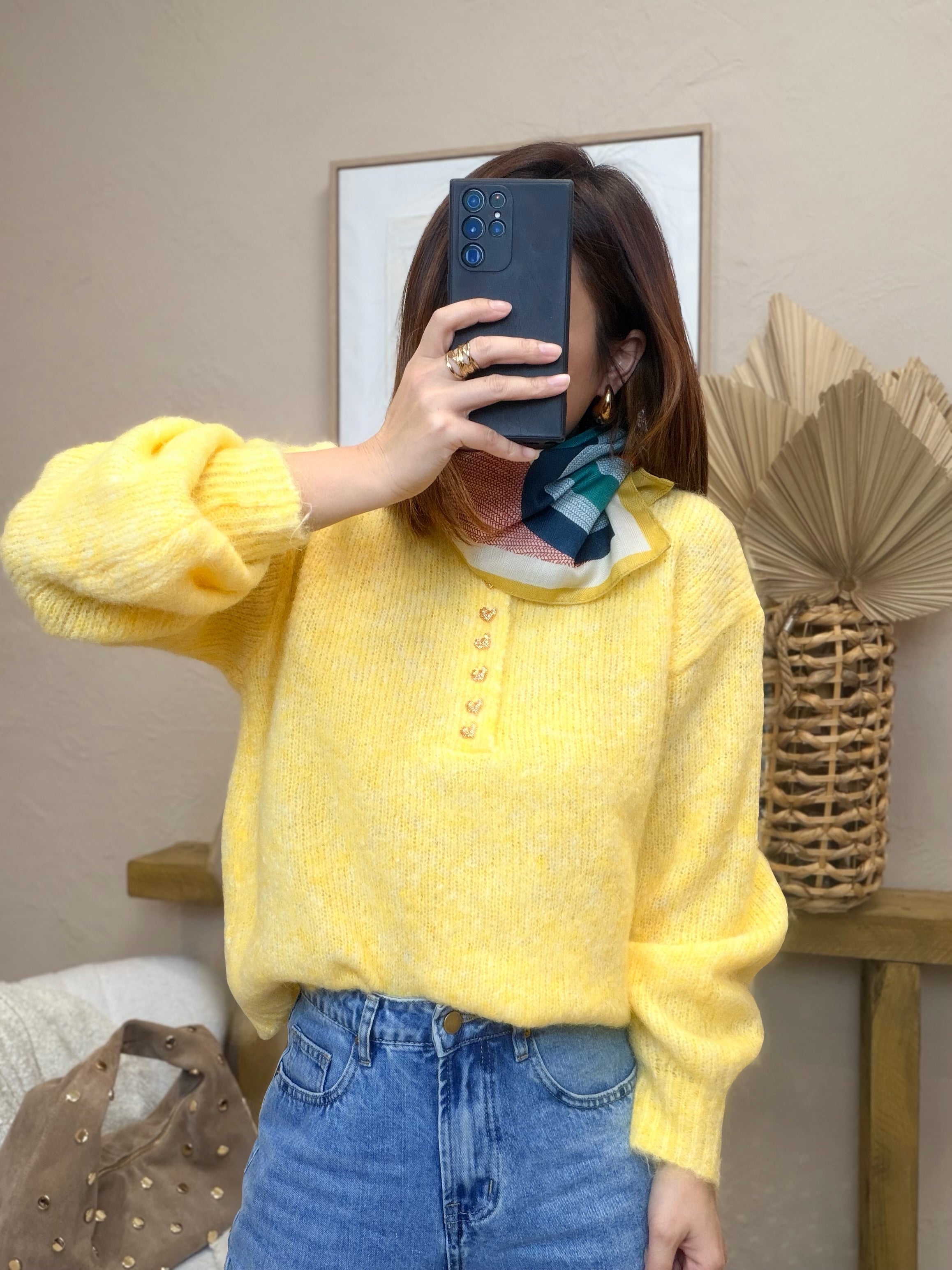 Pull jaune boutons coeurs