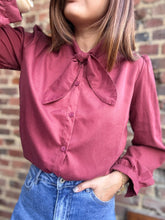 Charger l&#39;image dans la galerie, Chemise bordeaux à noeud
