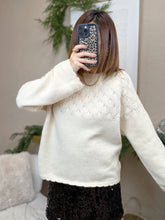 Charger l'image dans la galerie, Pull écru avec noeud au dos
